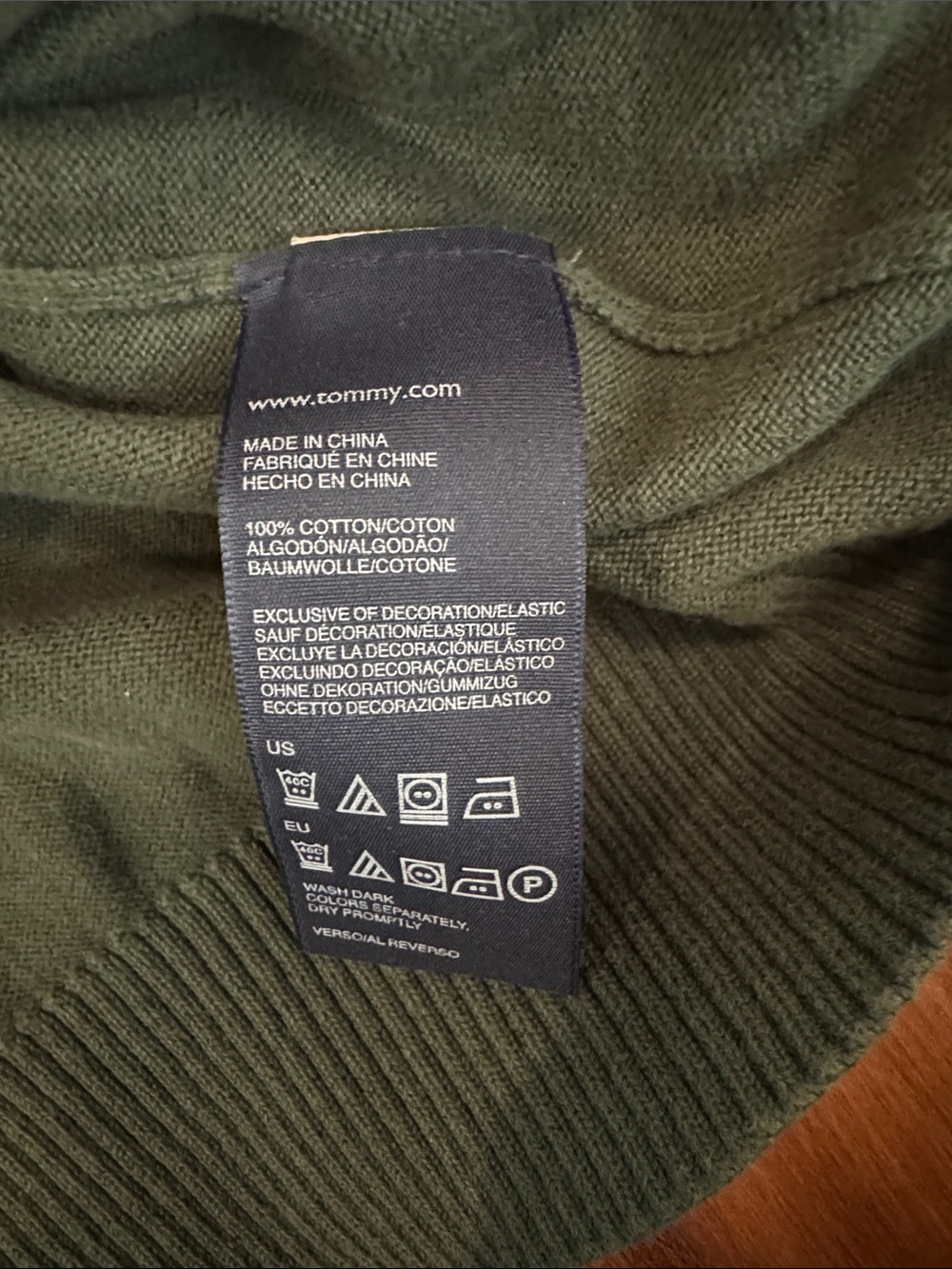 Tommy Hilfiger Men's V-Neck Sweater in Olive - Picture 5 of 6